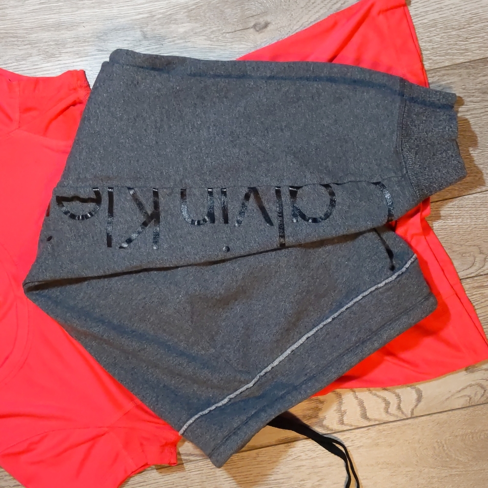 Size M . Calvin Klein Performance Quick Dry Leggings Sweat Pants